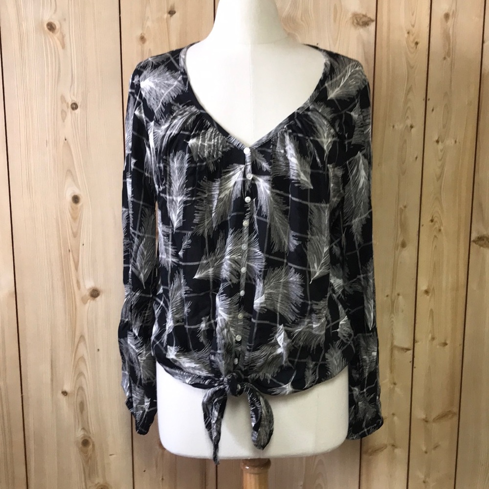 LAST CALL EUC Karen Kane tie front long sleeve feather print top LARGE NFR fall